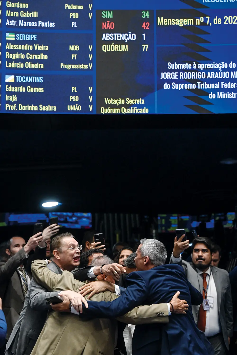 06-PARLAMENTARES-COMEMORANDO.webp