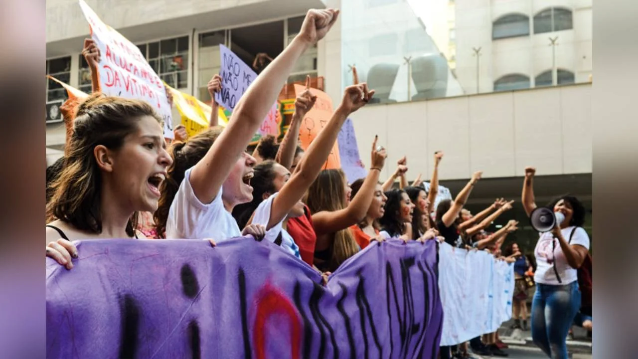 BARULHO - Manifestação no Dia da Mulher na cidade de São Paulo: apoio a pautas tidas como mais progressistas